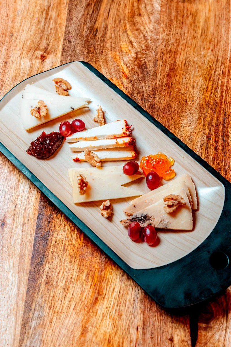 Table-of-cheeses-Gastronomic-Photography-Josevimedia